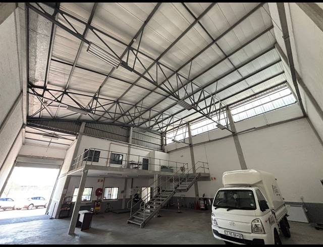 404M² WAREHOUSE TO LET IN AIRPORT INDUSTRIA